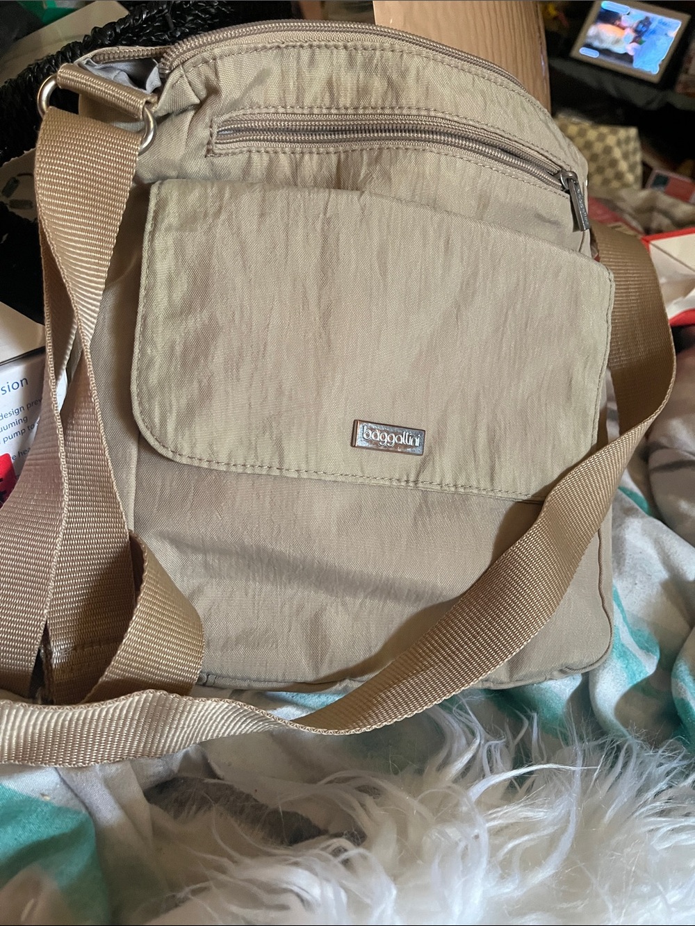 Baggallini Tan Crossbody Messenger Bag for